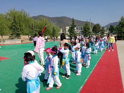 “潤(rùn)物無(wú)聲”幼兒園文化建設(shè)內(nèi)容，打造多樣性+藝術(shù)性幼兒園。     