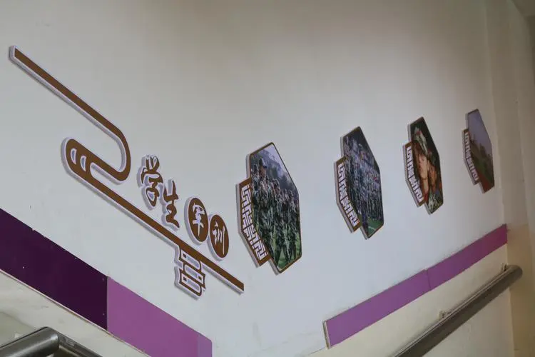 大力推進素質教育，重視校園文化設計